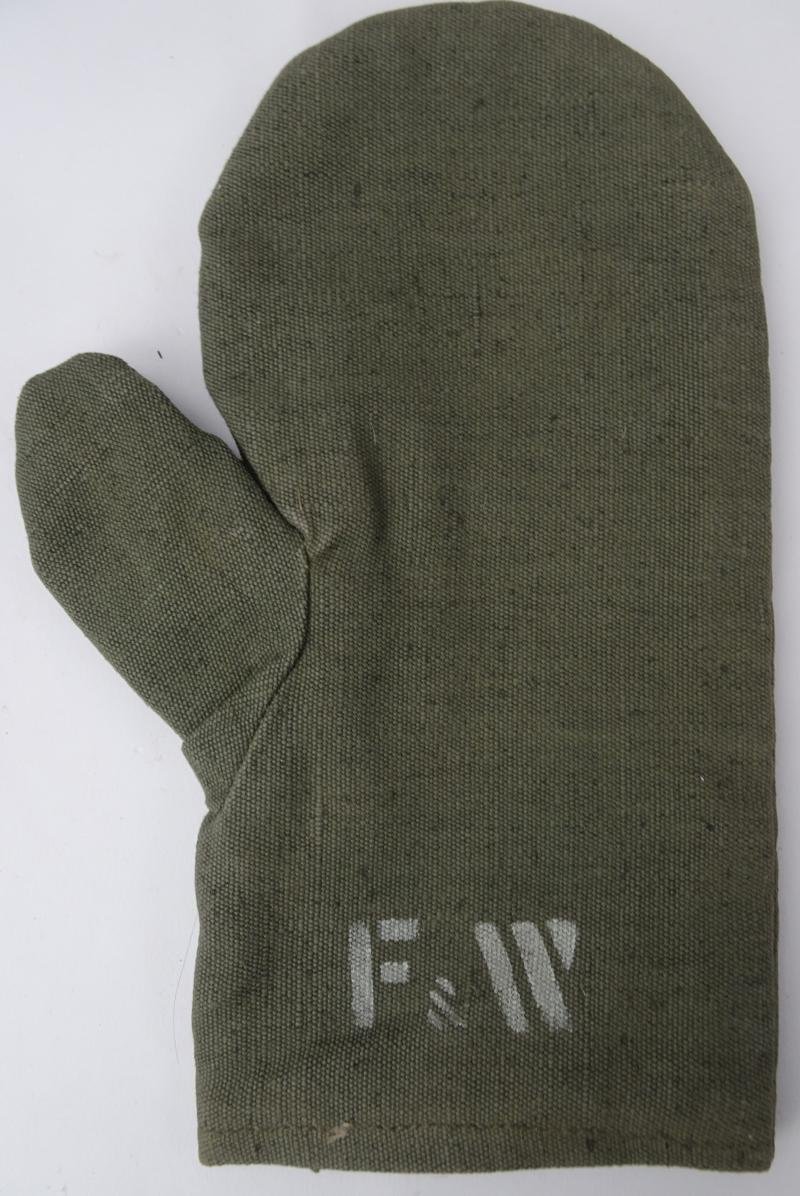 gloves for the artillery stamped with f & w — image 2