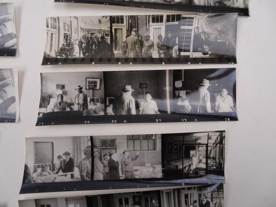 64 pictures ofAnton Mussert's wife visits wounded soldiers — image 3