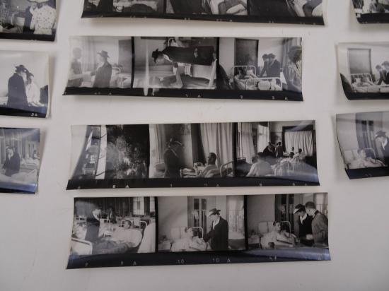 64 pictures ofAnton Mussert's wife visits wounded soldiers — image 5