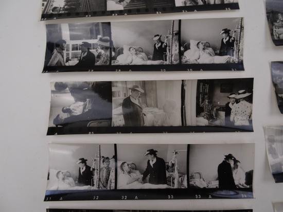 64 pictures ofAnton Mussert's wife visits wounded soldiers — image 7