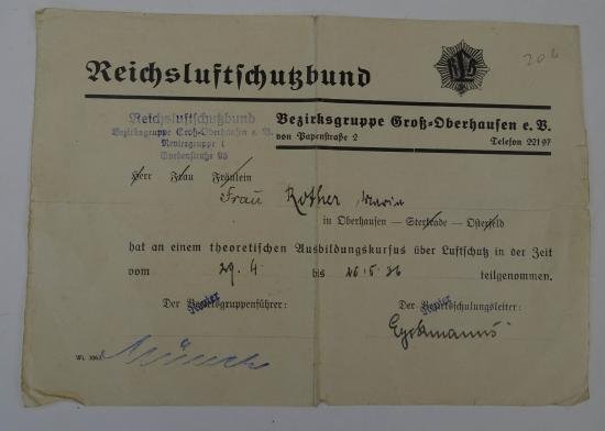 German ww2 document in used condition — image 4