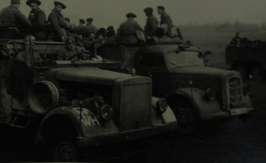 in a very nice condition a german small picture in the dimensions 8x6cm very nice for display — image 2