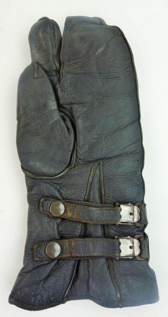 german ww2 period leather motorcyclists gloves — image 2