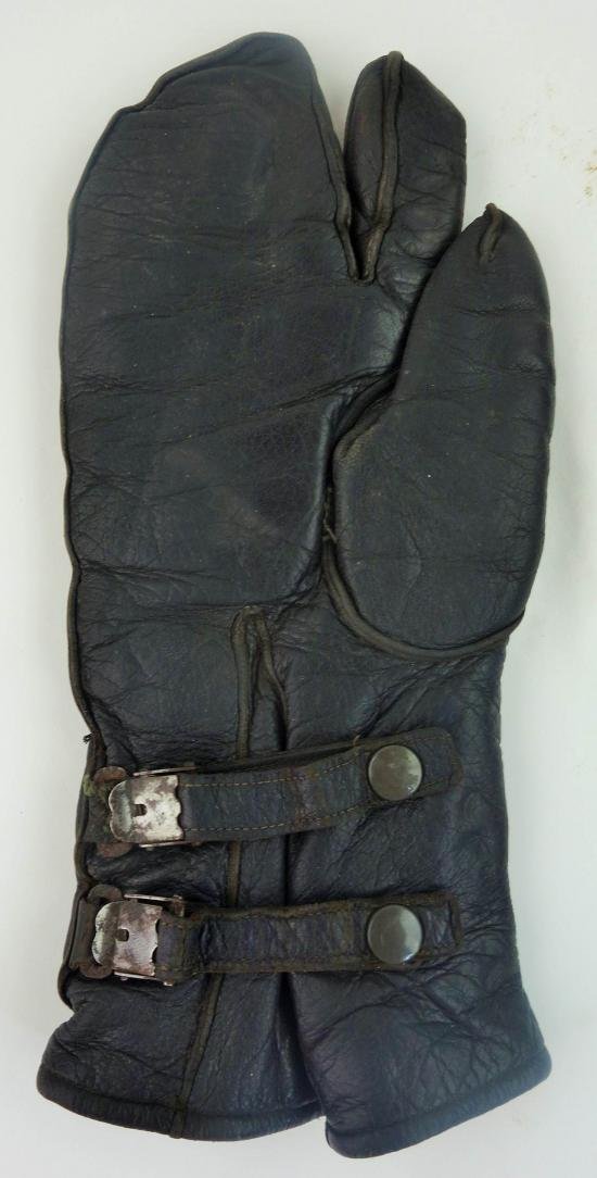 german ww2 period leather motorcyclists gloves — image 3