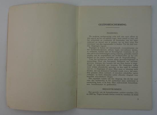 dutch ww2 air protection booklet (gezinbescherming) — image 2