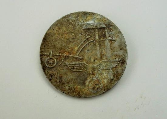 Press tinnie for Workers Day 1936 — image 2