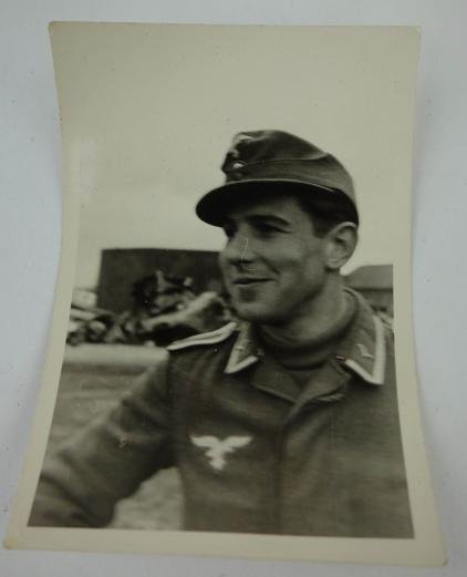 set of 2 pictures of a german luftwaffe soldier — image 2