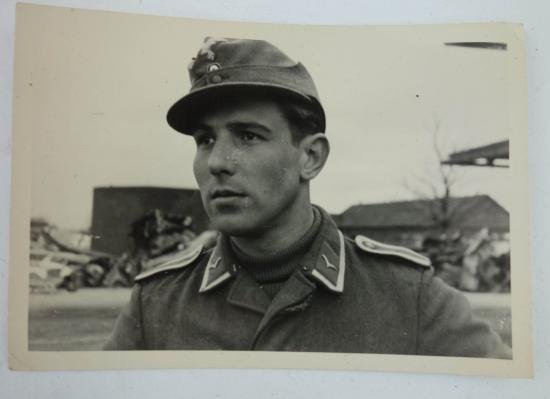 set of 2 pictures of a german luftwaffe soldier — image 3
