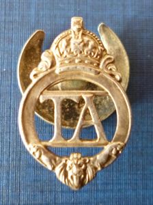 Territorial Army 'TA' King's crown Buttonhole Lapel badge.