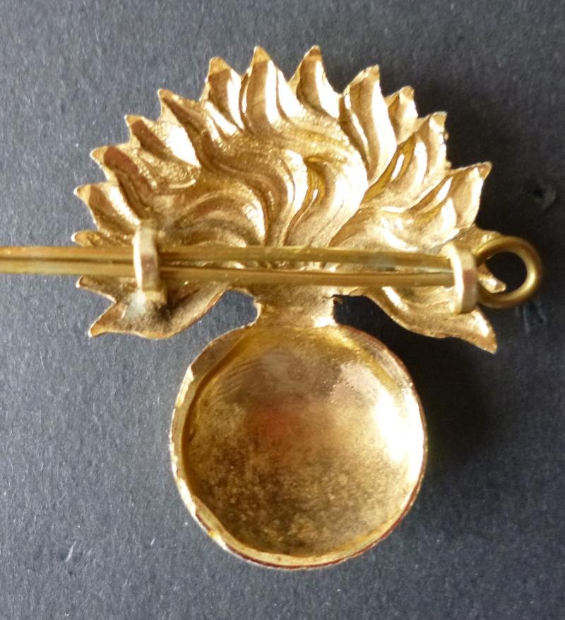 Grenadier Guards Staybrite Cap-badge. — image 3