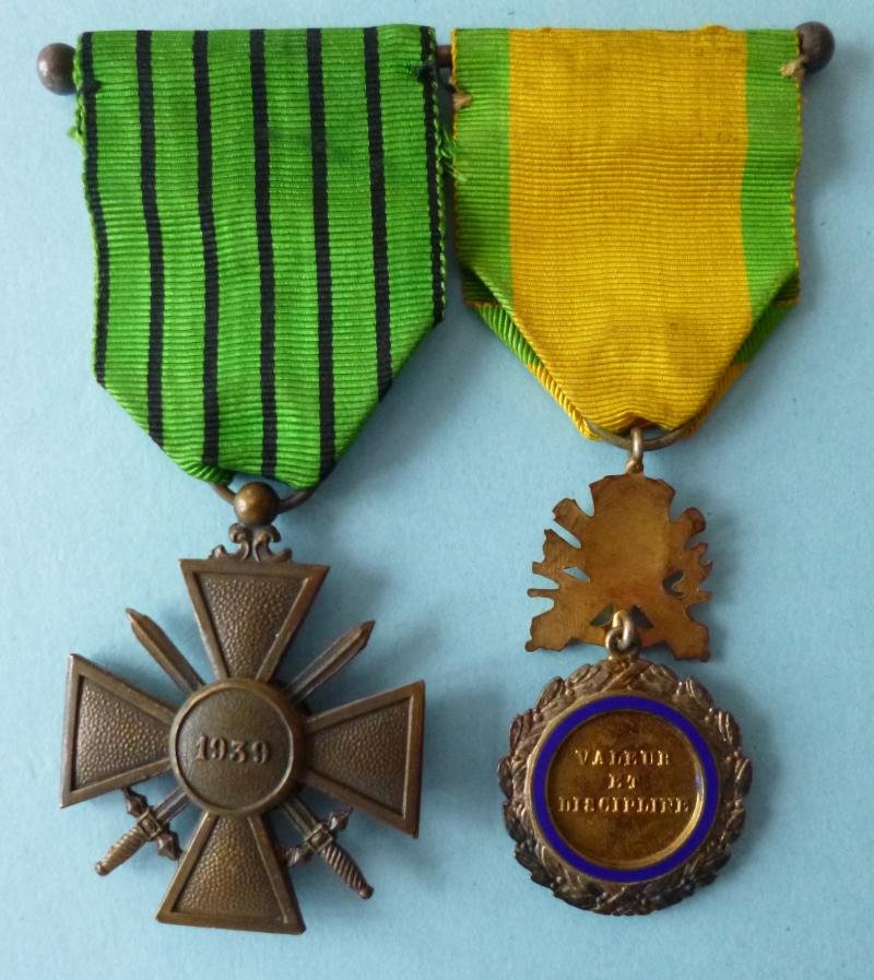 France : WW2 Mounted Pair of Medals - Médaille Militaire and 1939 Croix de Guerre with Palm & Star on Vichy Ribbon. — image 2