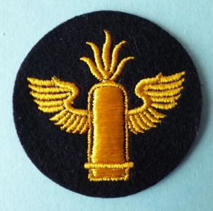 Third Reich : Kriegsmarine Artilleryman's Machine-embroidered Career Armbadge.