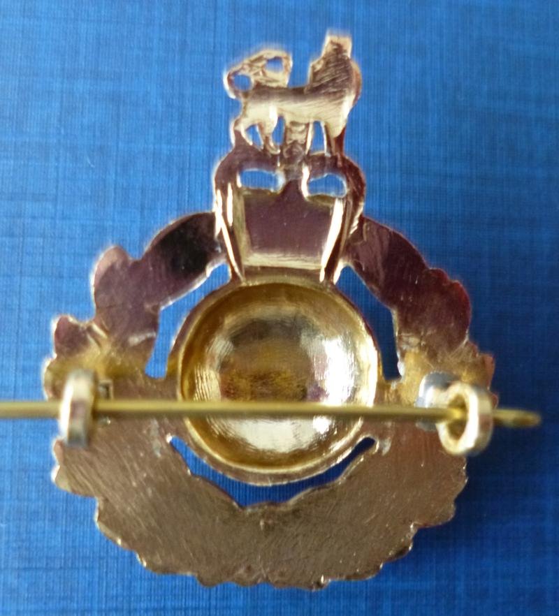 Royal Marines Queen's crown Staybrite Cap-badge. — image 2