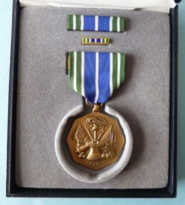USA : Army Military Achievement Medal Set Complete in presentation-case.