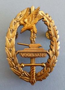 BRD / Belgium : Beret Badge for the Vogelsang NATO …