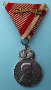 Austria : Emperor Karl WW1 Military Merit Medal in Matt …