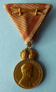 Austria : Emperor Karl WW1 Military Merit Medal in Gilded …