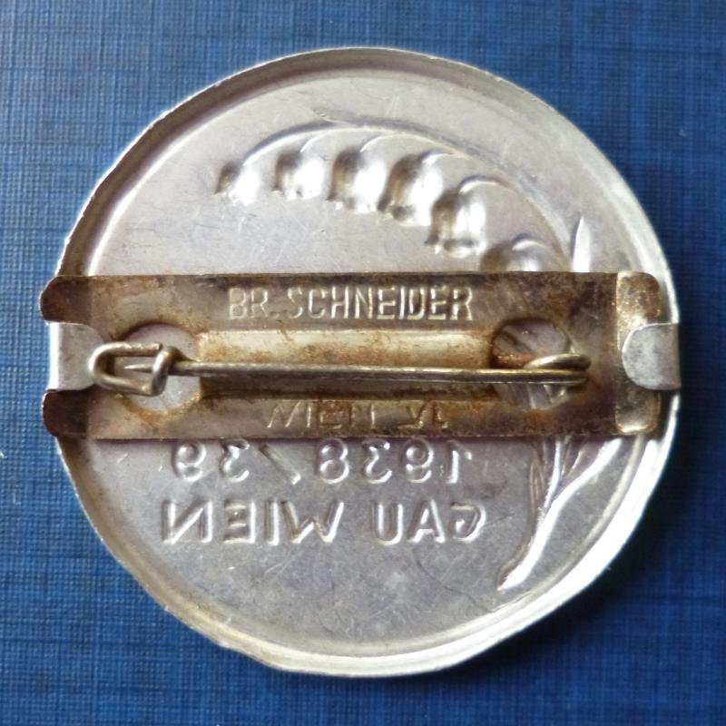 Third Reich : Winter Relief 'WHW 1938/39 Gau Wien' (Vienna) Donation-badge. — image 2