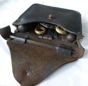 WW1 British 1917 Dated Military Folding Trench Saw complete with …