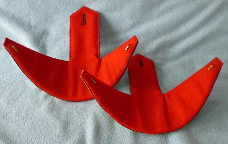 Pair of Grenadier Guards Bandsman's Epaulettes and Wings. — image 3