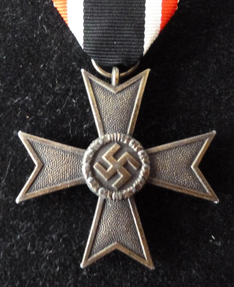 Third Reich : War Merit Cross 2nd Class without Swords (Kriegsverdienstkreuz 2 Kl. ohne Schwertern). — image 2