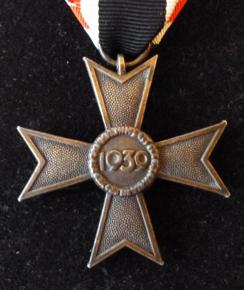 Third Reich : War Merit Cross 2nd Class without Swords (Kriegsverdienstkreuz 2 Kl. ohne Schwertern). — image 3