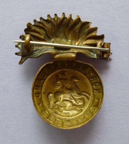 Northumberland Fusiliers 1916 economy all brass cap badge. — image 2