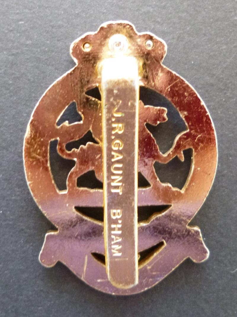 The Queen's Regiment Staybrite Cap-badge. — image 2