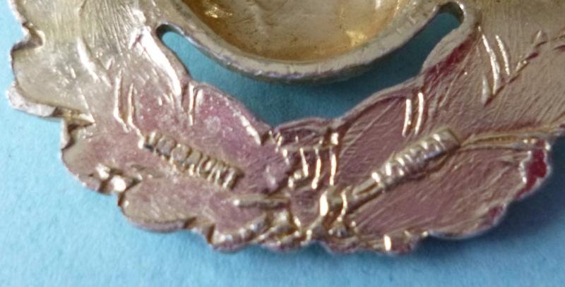 Royal Marines Staybrite Queen's crown Cap-badge. — image 3