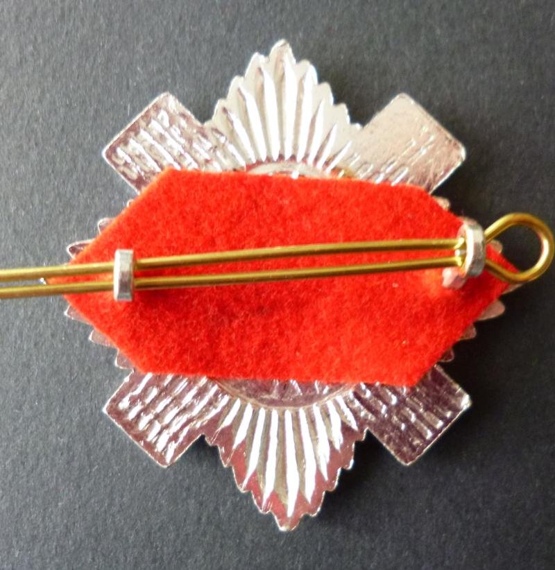 The Royal Scots Staybrite Cap-badge. — image 2