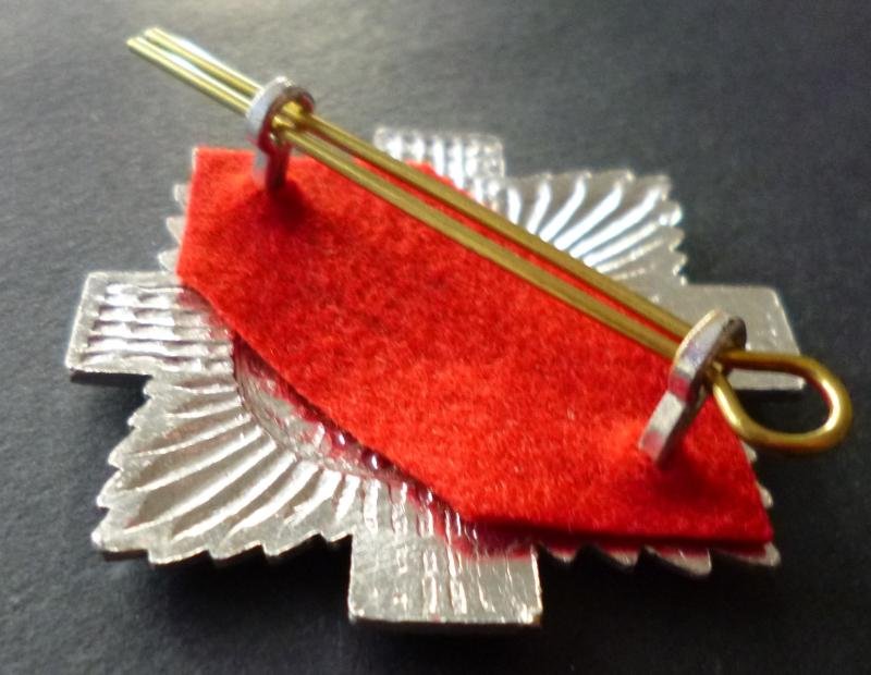 The Royal Scots Staybrite Cap-badge. — image 3