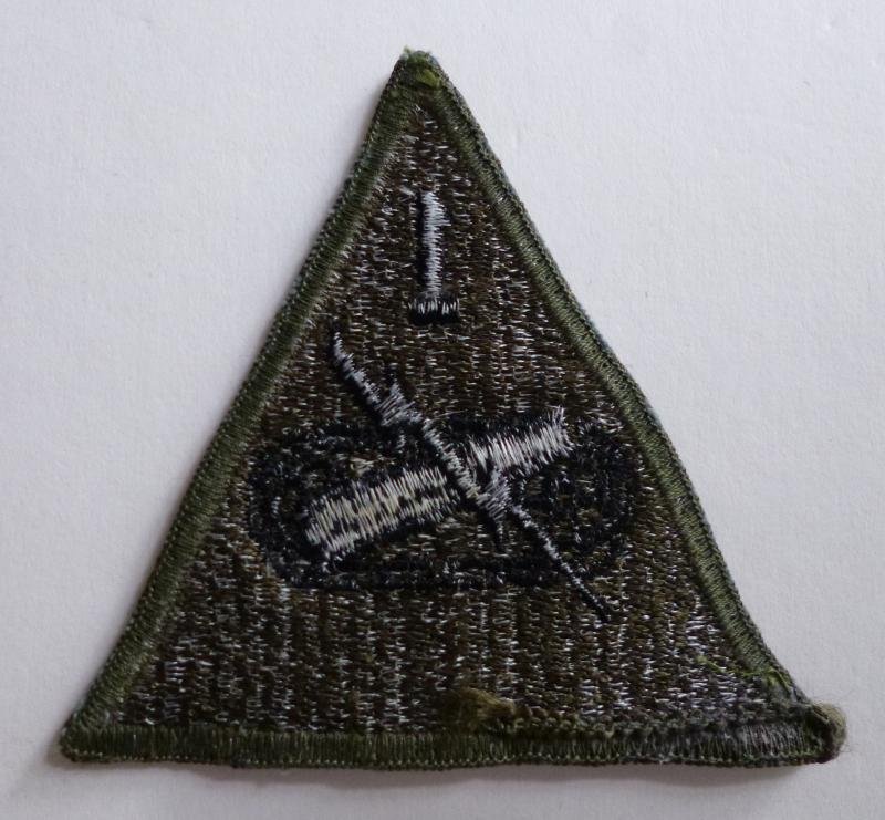 USA : US Army 1st Armoured Division Shoulder-flash - Subdued version. — image 2