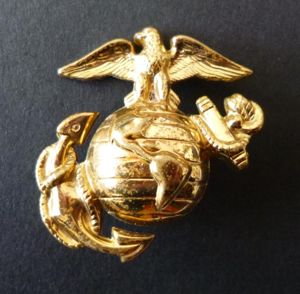 USA : US Marine Corps Enlisted-ranks' cap-badge.