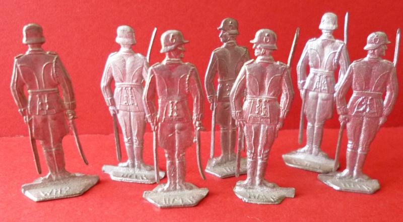 Third Reich : Collection of Seven Cast-lead 'Flats' of Wehrmacht Army Soldiers in Parade-dress. — image 2
