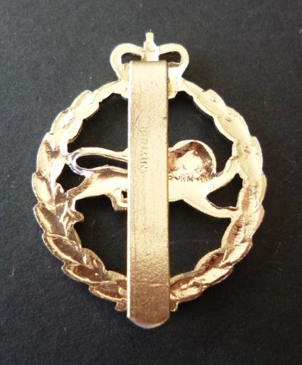 The King's Own Royal Border Regiment Staybrite Cap-badge. — image 2