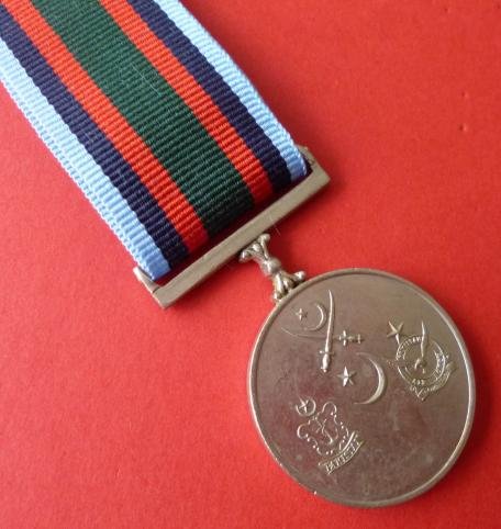 Pakistan :  Tamgha-i-Jang 1965 War Medal. — image 3