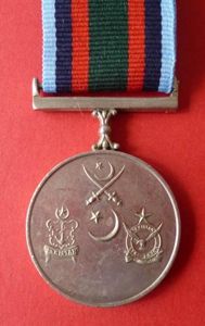 Pakistan : Tamgha-i-Jang 1965 War Medal.