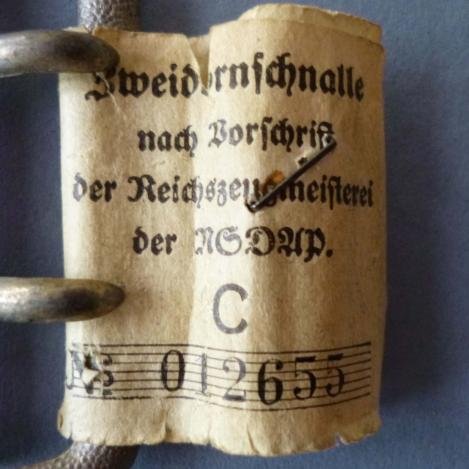 Third Reich : Political Officer's Pebbled Rectangular Two-claw Belt-buckle. — image 3