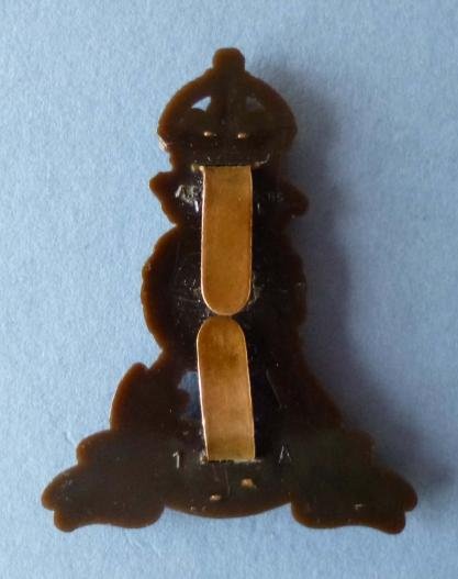 WW2 Pioneer Corp Plastic War-economy Cap-badge. — image 2