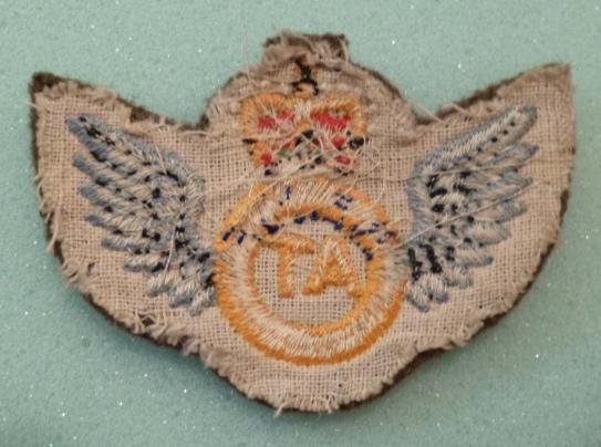 Royal Electrical & Mechanical Engineers (REME) Aircraft Technician's Queen's-crown Armbadge. — image 2
