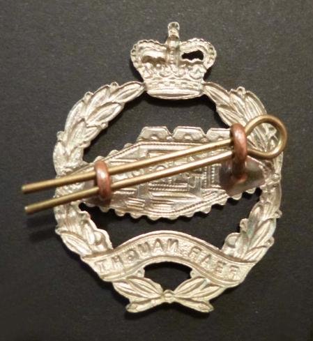 Royal Tank Regiment Queen's crown Cap-badge. — image 2