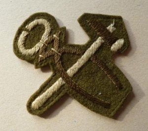 Army Fitter / Artificer's Hand-embroidered Trade Qualification Arm-badge.