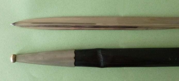 Imperial : German S98nA Walking-out / Dress Bayonet with Leather Scabbard. — image 3