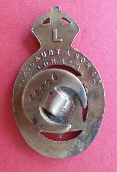 WW1 'On War Service 1915' Brass King's Crown Buttonhole Lapel Badge. — image 2