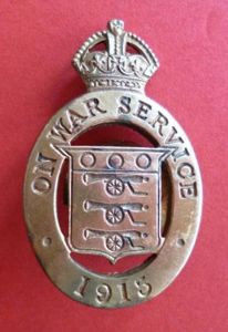 WW1 'On War Service 1915' Brass King's Crown Buttonhole Lapel …
