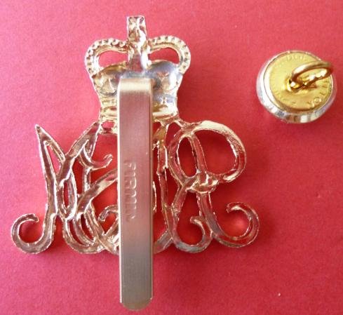 Royal Military School of Music Queen's crown Staybrite Cap Badge together with a Kneller Hall button. — image 2