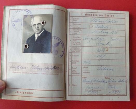 Third Reich : Wehrpass and Post-war British Zone Personal Pass. — image 2