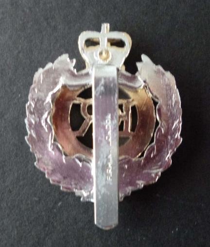 Royal Engineers (Queens crown) Staybrite Cap Badge. — image 2