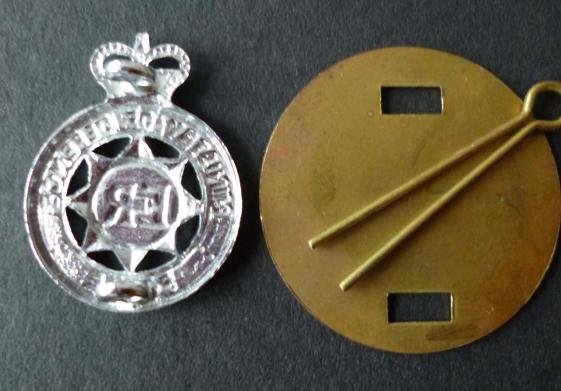 Ministry of Defence Police (Queen's crown) Cap Badge. — image 3