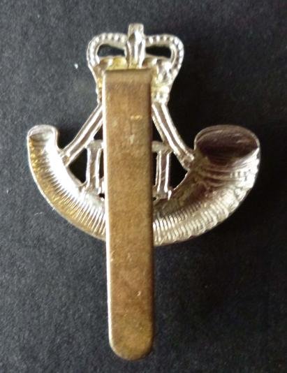 Durham Light Infantry (Queen's crown) Cap Badge. — image 2